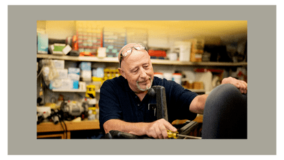 Photo highlighting Maison du Père’s committed volunteers, reflecting the values of solidarity and engagement promoted by the organization and its foundation through Erod’s new brand identity.