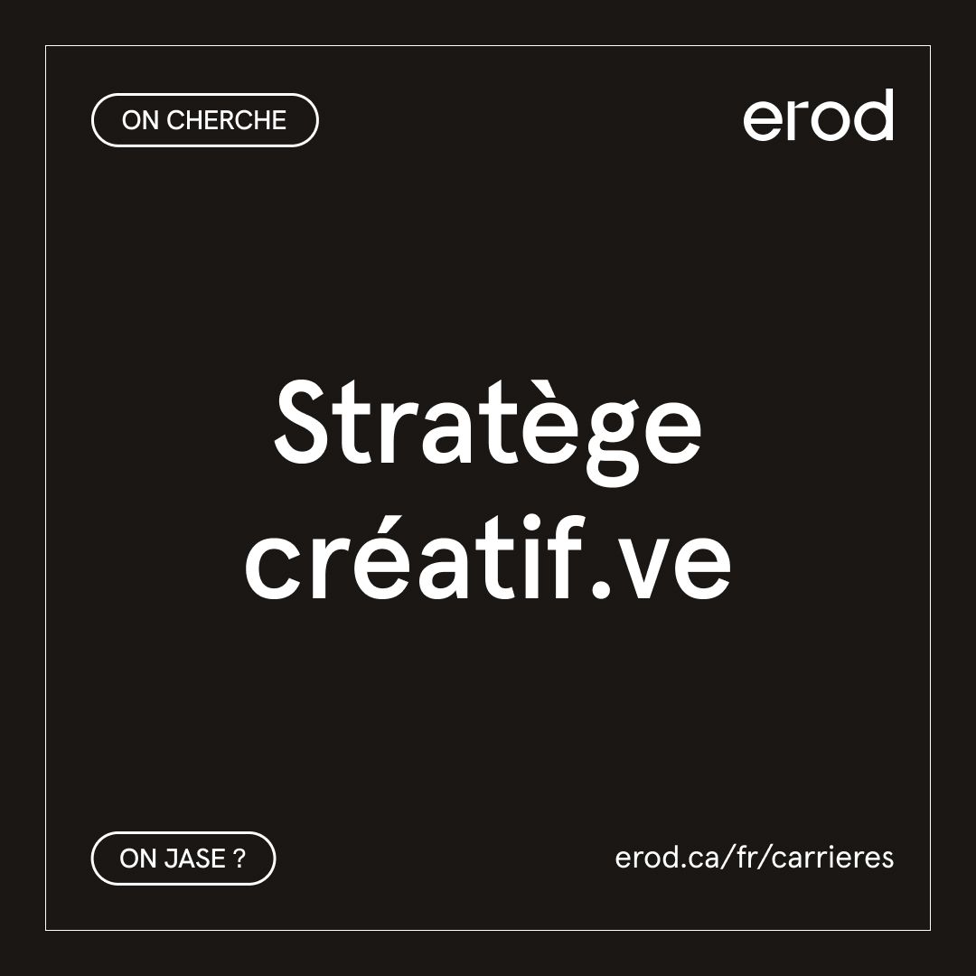 Visuel carré avec texte blanc sur fond noir. Le texte indique le nom du poste qui est affiché, soit stratège créatif.ve.